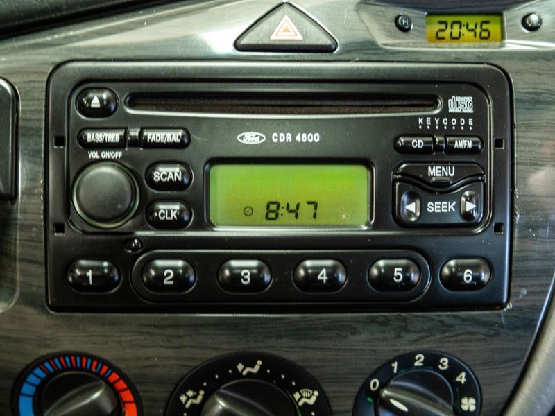 FORD FOCUS 2.0 GHIA 16V 2001/2001 PASTORE CAR COLLECTION BENTO GONÇALVES / Carros no Vale