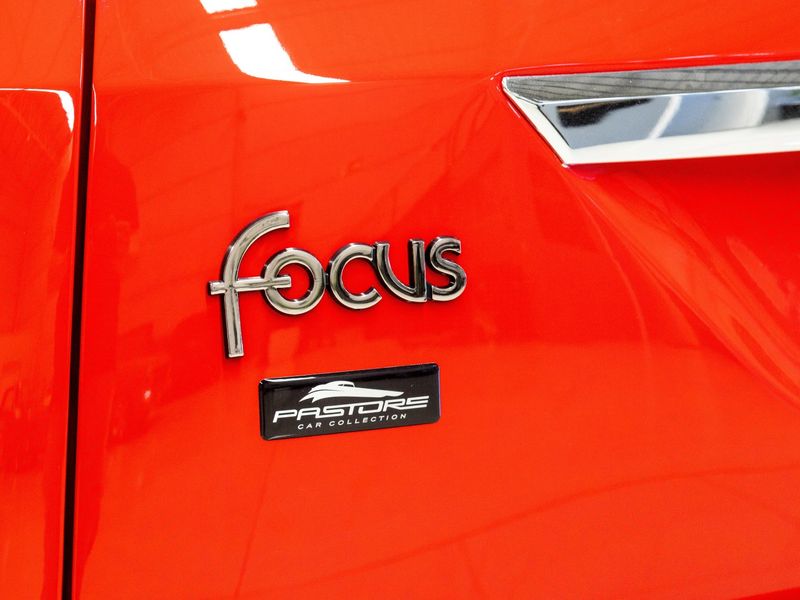 FORD FOCUS 2.0 GHIA 16V 2001/2001 PASTORE CAR COLLECTION BENTO GONÇALVES / Carros no Vale