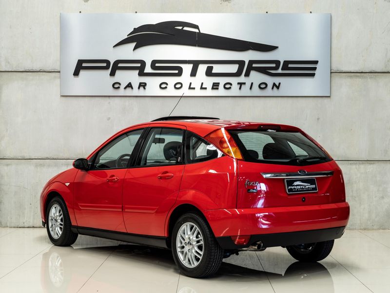 FORD FOCUS 2.0 GHIA 16V 2001/2001 PASTORE CAR COLLECTION BENTO GONÇALVES / Carros no Vale