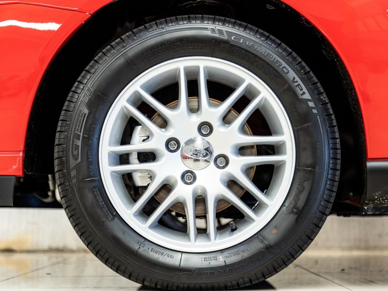 FORD FOCUS 2.0 GHIA 16V 2001/2001 PASTORE CAR COLLECTION BENTO GONÇALVES / Carros no Vale