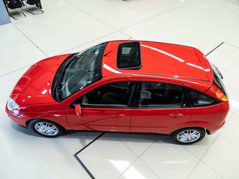 FORD FOCUS 2.0 GHIA 16V 2001/2001 PASTORE CAR COLLECTION BENTO GONÇALVES / Carros no Vale