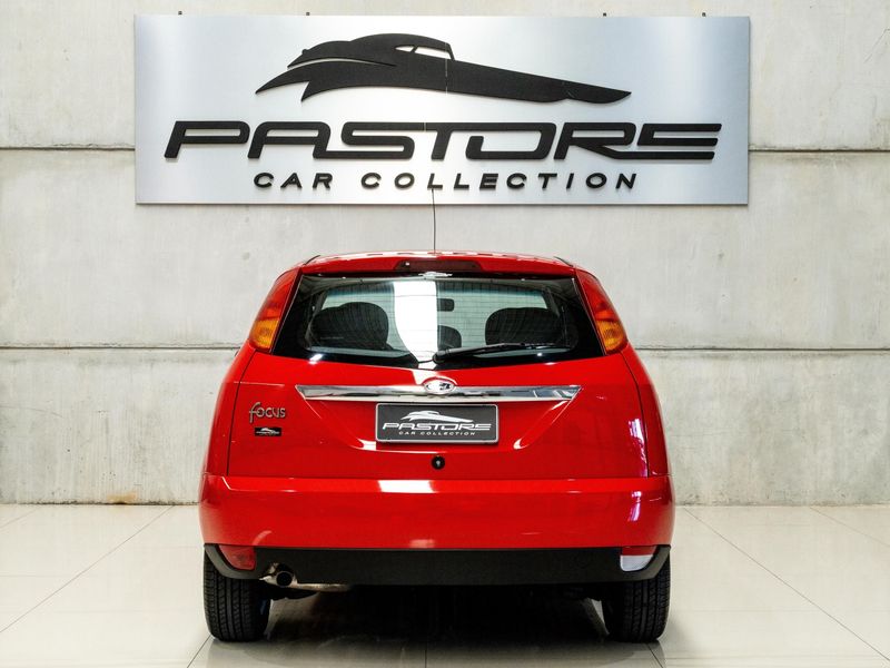 FORD FOCUS 2.0 GHIA 16V 2001/2001 PASTORE CAR COLLECTION BENTO GONÇALVES / Carros no Vale