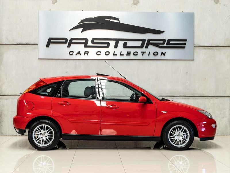 FORD FOCUS 2.0 GHIA 16V 2001/2001 PASTORE CAR COLLECTION BENTO GONÇALVES / Carros no Vale