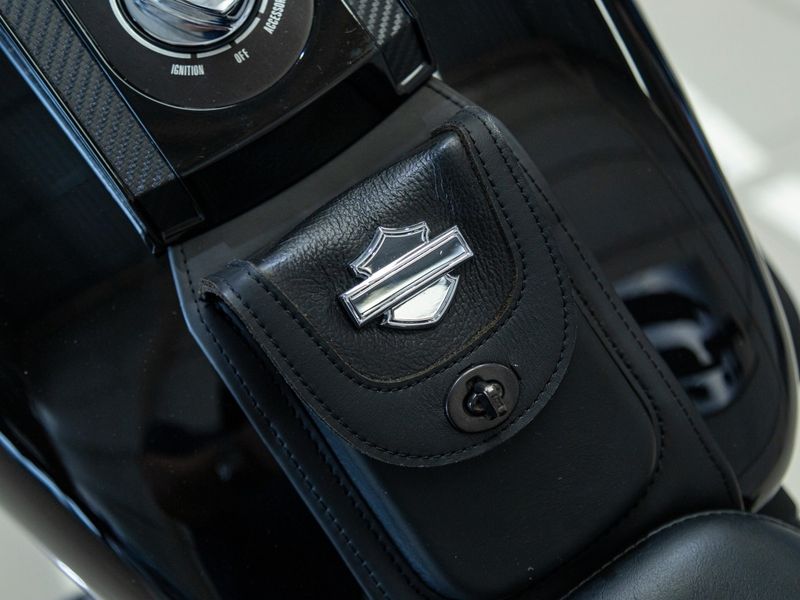 HARLEY-DAVIDSON SOFTAIL CUSTOM SOFTAIL CUSTOM 2008/2008 PASTORE CAR COLLECTION BENTO GONÇALVES / Carros no Vale HARLEY-DAVIDSON SOFTAIL CUSTOM SOFTAIL CUSTOM 2008/2008 PASTORE CAR COLLECTION BENTO GONÇALVES / Carros no Vale