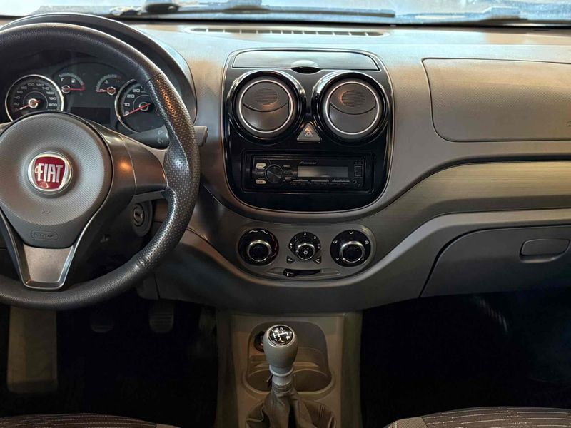 FIAT PALIO 1.4 MPI ATTRACTIVE 8V 2015/2016 LEHMEN VEÍCULOS VENÂNCIO AIRES / Carros no Vale FIAT PALIO 1.4 MPI ATTRACTIVE 8V 2015/2016 LEHMEN VEÍCULOS VENÂNCIO AIRES / Carros no Vale