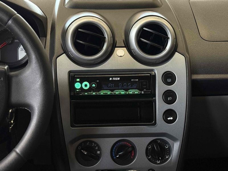 FORD FIESTA 1.6 MPI CLASS SEDAN 8V 2009/2010 LEHMEN VEÍCULOS VENÂNCIO AIRES / Carros no Vale