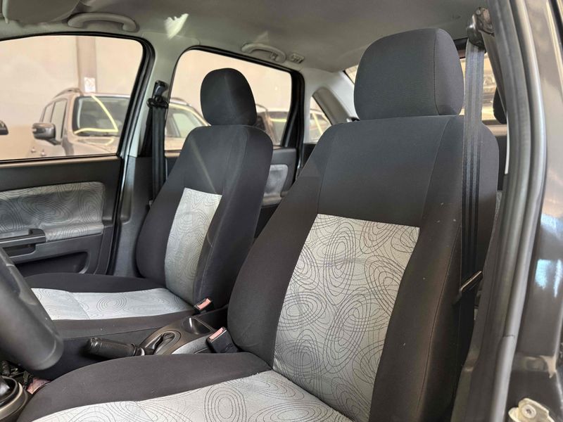 FORD FIESTA 1.6 MPI CLASS SEDAN 8V 2009/2010 LEHMEN VEÍCULOS VENÂNCIO AIRES / Carros no Vale