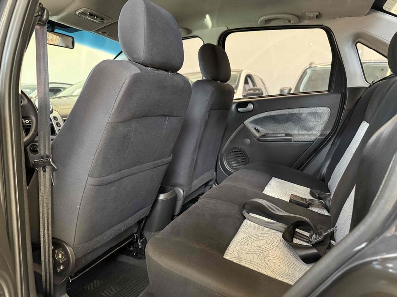 FORD FIESTA 1.6 MPI CLASS SEDAN 8V 2009/2010 LEHMEN VEÍCULOS VENÂNCIO AIRES / Carros no Vale