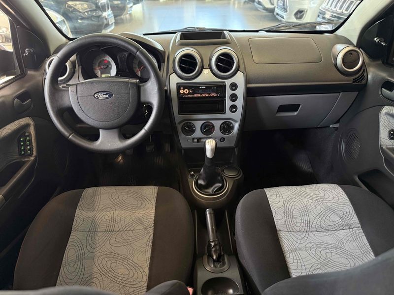FORD FIESTA 1.6 MPI CLASS SEDAN 8V 2009/2010 LEHMEN VEÍCULOS VENÂNCIO AIRES / Carros no Vale