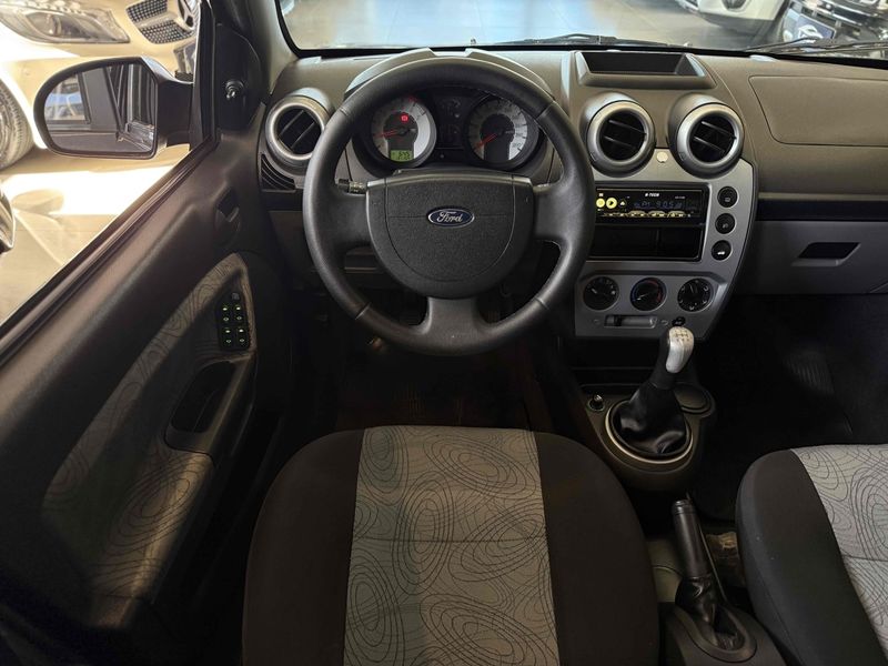 FORD FIESTA 1.6 MPI CLASS SEDAN 8V 2009/2010 LEHMEN VEÍCULOS VENÂNCIO AIRES / Carros no Vale