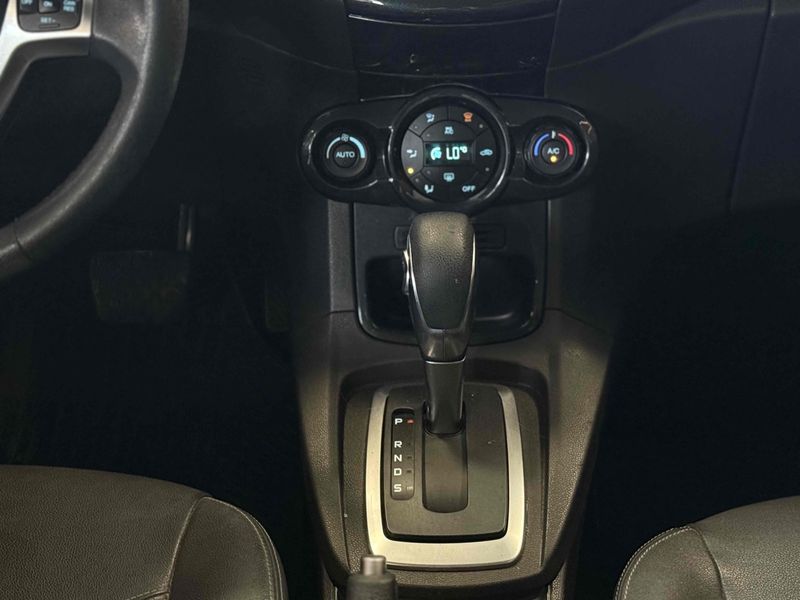 FORD FIESTA 1.6 TIVCT TITANIUM POWERSHIFT 2017/2018 LEHMEN VEÍCULOS VENÂNCIO AIRES / Carros no Vale