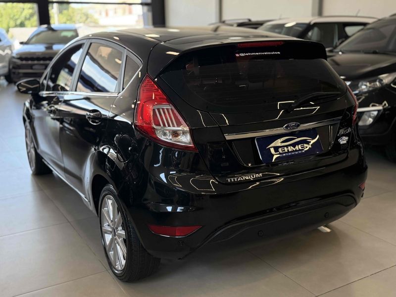 FORD FIESTA 1.6 TIVCT TITANIUM POWERSHIFT 2017/2018 LEHMEN VEÍCULOS VENÂNCIO AIRES / Carros no Vale