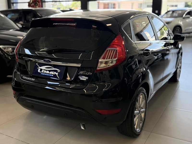 FORD FIESTA 1.6 TIVCT TITANIUM POWERSHIFT 2017/2018 LEHMEN VEÍCULOS VENÂNCIO AIRES / Carros no Vale