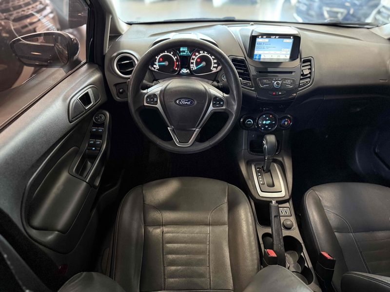 FORD FIESTA 1.6 TIVCT TITANIUM POWERSHIFT 2017/2018 LEHMEN VEÍCULOS VENÂNCIO AIRES / Carros no Vale