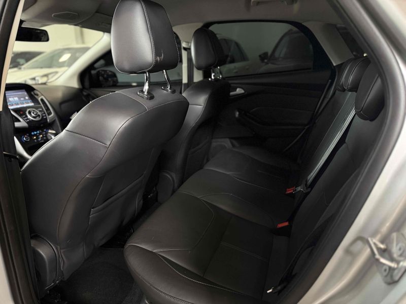 FORD FOCUS 1.6 SE 16V POWERSHIFT 2015/2016 LEHMEN VEÍCULOS VENÂNCIO AIRES / Carros no Vale FORD FOCUS 1.6 SE 16V POWERSHIFT 2015/2016 LEHMEN VEÍCULOS VENÂNCIO AIRES / Carros no Vale