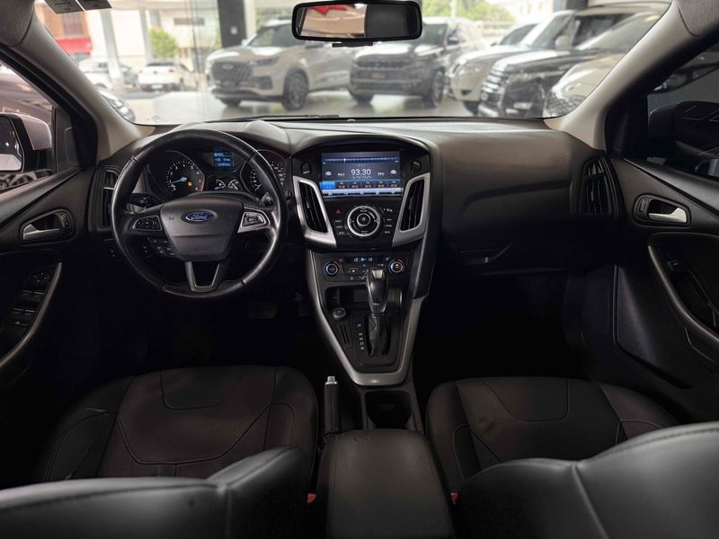 FORD FOCUS 1.6 SE 16V POWERSHIFT 2015/2016 LEHMEN VEÍCULOS VENÂNCIO AIRES / Carros no Vale FORD FOCUS 1.6 SE 16V POWERSHIFT 2015/2016 LEHMEN VEÍCULOS VENÂNCIO AIRES / Carros no Vale