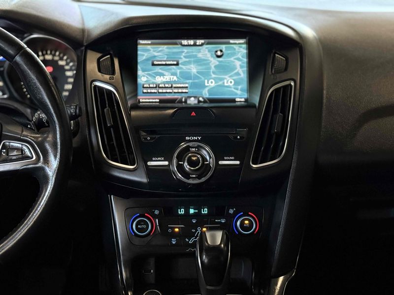 FORD FOCUS 2.0 TITANIUM 16V POWERSHIFT 2016/2016 LEHMEN VEÍCULOS VENÂNCIO AIRES / Carros no Vale