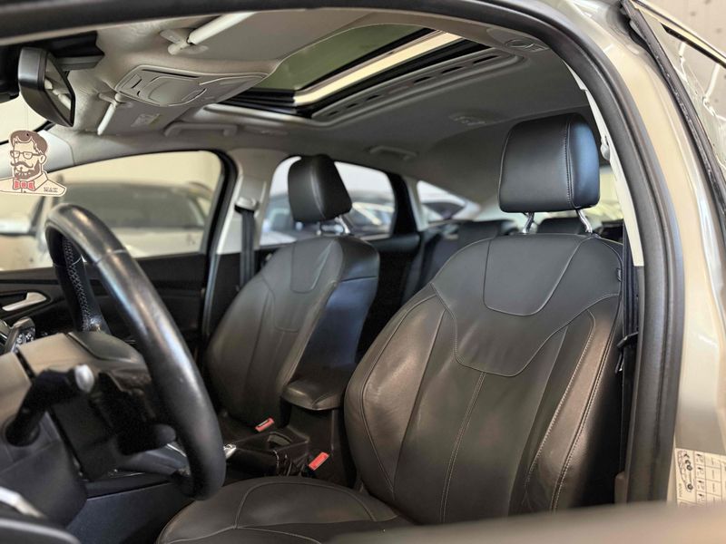 FORD FOCUS 2.0 TITANIUM 16V POWERSHIFT 2016/2016 LEHMEN VEÍCULOS VENÂNCIO AIRES / Carros no Vale