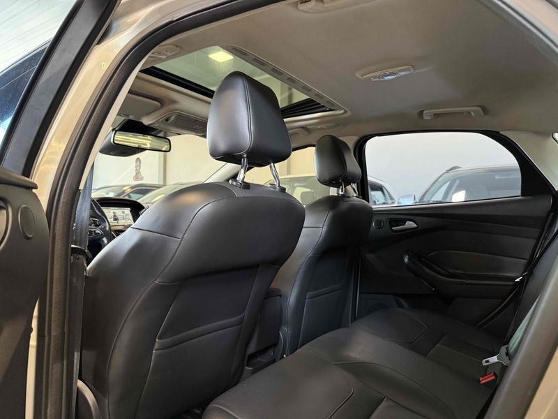 FORD FOCUS 2.0 TITANIUM 16V POWERSHIFT 2016/2016 LEHMEN VEÍCULOS VENÂNCIO AIRES / Carros no Vale