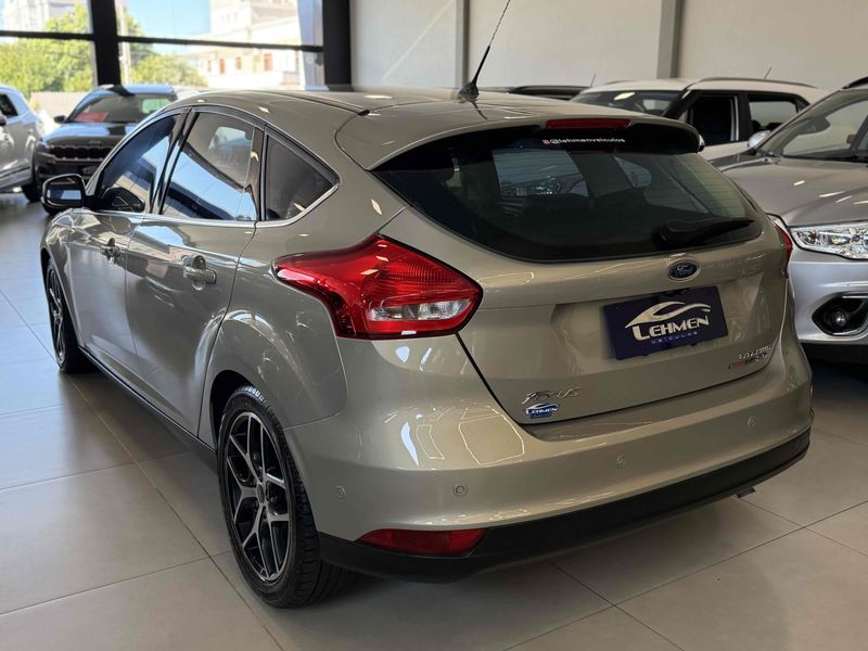 FORD FOCUS 2.0 TITANIUM 16V POWERSHIFT 2016/2016 LEHMEN VEÍCULOS VENÂNCIO AIRES / Carros no Vale