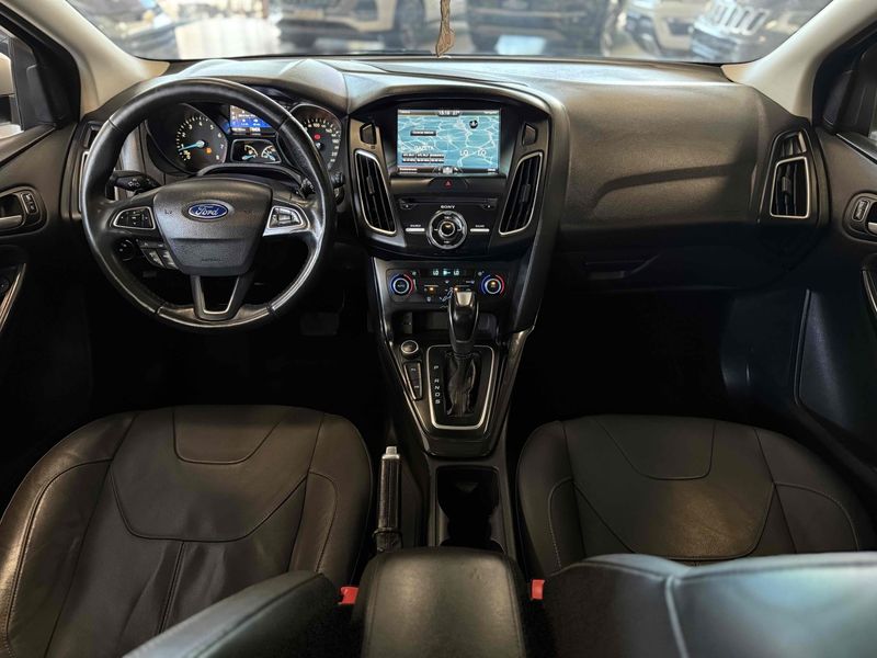 FORD FOCUS 2.0 TITANIUM 16V POWERSHIFT 2016/2016 LEHMEN VEÍCULOS VENÂNCIO AIRES / Carros no Vale