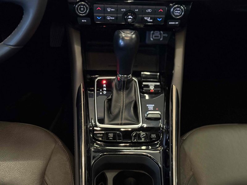 JEEP COMMANDER 2.0 TD380 TURBO OVERLAND AT9 2022/2022 LEHMEN VEÍCULOS VENÂNCIO AIRES / Carros no Vale