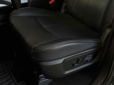 RAM CLASSIC 5.7 V8 LARAMIE CD 4X4 2023/2023 LEHMEN VEÍCULOS VENÂNCIO AIRES / Carros no Vale
