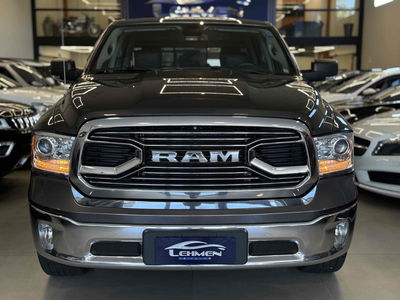 RAM CLASSIC 5.7 V8 LARAMIE CD 4X4 2023/2023 LEHMEN VEÍCULOS VENÂNCIO AIRES / Carros no Vale