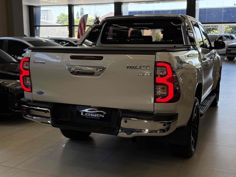 TOYOTA HILUX 2.8 D-4D TURBO CD SRX 4X4 2020/2021 LEHMEN VEÍCULOS VENÂNCIO AIRES / Carros no Vale