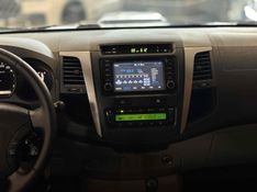 TOYOTA HILUX 3.0 SRV 4X4 CD 16V TURBO INTERCOOLER 2011/2011 LEHMEN VEÍCULOS VENÂNCIO AIRES / Carros no Vale