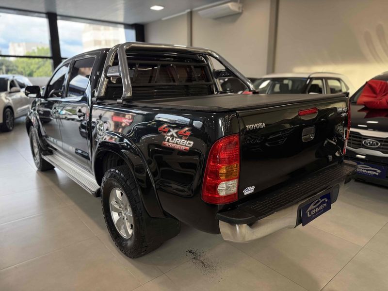 TOYOTA HILUX 3.0 SRV 4X4 CD 16V TURBO INTERCOOLER 2011/2011 LEHMEN VEÍCULOS VENÂNCIO AIRES / Carros no Vale