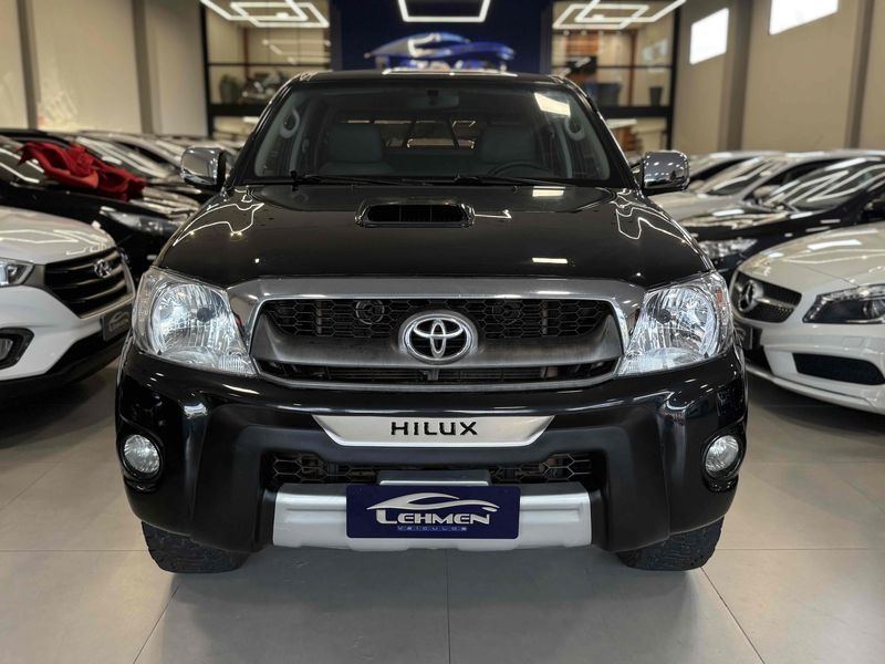 TOYOTA HILUX 3.0 SRV 4X4 CD 16V TURBO INTERCOOLER 2011/2011 LEHMEN VEÍCULOS VENÂNCIO AIRES / Carros no Vale