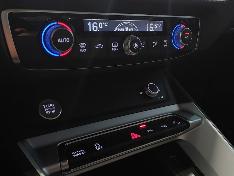 Audi Q3 1.4 35 TFSI GASOLINA BLACK S TRONIC 2019/2020 BETIOLO NOVOS E SEMINOVOS LAJEADO / Carros no Vale Audi Q3 1.4 35 TFSI GASOLINA BLACK S TRONIC 2019/2020 BETIOLO NOVOS E SEMINOVOS LAJEADO / Carros no Vale