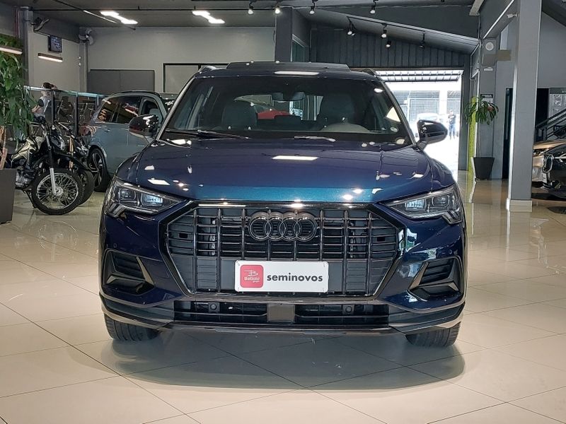 Audi Q3 1.4 35 TFSI GASOLINA BLACK S TRONIC 2019/2020 BETIOLO NOVOS E SEMINOVOS LAJEADO / Carros no Vale Audi Q3 1.4 35 TFSI GASOLINA BLACK S TRONIC 2019/2020 BETIOLO NOVOS E SEMINOVOS LAJEADO / Carros no Vale