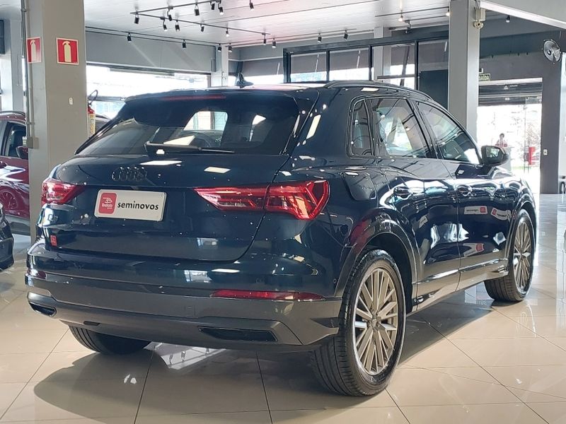 Audi Q3 1.4 35 TFSI GASOLINA BLACK S TRONIC 2019/2020 BETIOLO NOVOS E SEMINOVOS LAJEADO / Carros no Vale Audi Q3 1.4 35 TFSI GASOLINA BLACK S TRONIC 2019/2020 BETIOLO NOVOS E SEMINOVOS LAJEADO / Carros no Vale