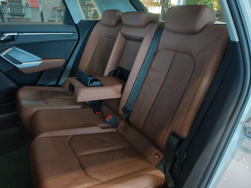 Audi Q3 1.4 35 TFSI GASOLINA PRESTIGE PLUS S TRONIC 2021/2021 BETIOLO NOVOS E SEMINOVOS LAJEADO / Carros no Vale