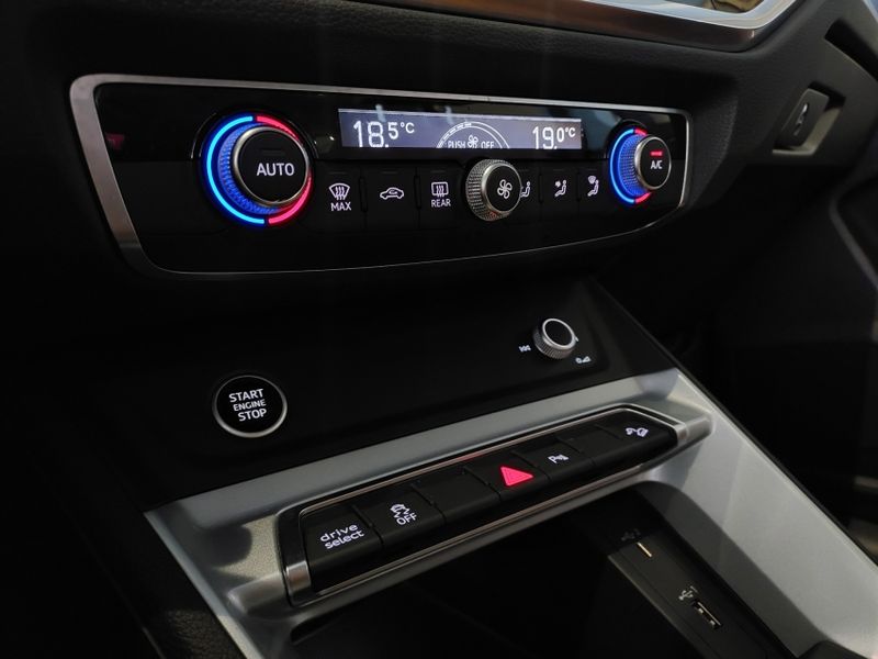 Audi Q3 1.4 35 TFSI GASOLINA PRESTIGE PLUS S TRONIC 2021/2021 BETIOLO NOVOS E SEMINOVOS LAJEADO / Carros no Vale