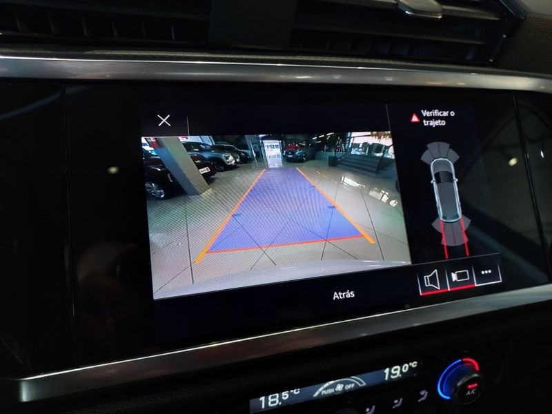 Audi Q3 1.4 35 TFSI GASOLINA PRESTIGE PLUS S TRONIC 2021/2021 BETIOLO NOVOS E SEMINOVOS LAJEADO / Carros no Vale