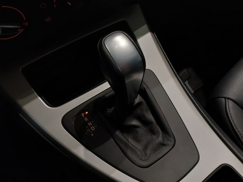 BMW 318i 2.0 SEDAN 16V GASOLINA 4P AUTOMÁTICO 2011/2012 BETIOLO NOVOS E SEMINOVOS LAJEADO / Carros no Vale BMW 318i 2.0 SEDAN 16V GASOLINA 4P AUTOMÁTICO 2011/2012 BETIOLO NOVOS E SEMINOVOS LAJEADO / Carros no Vale