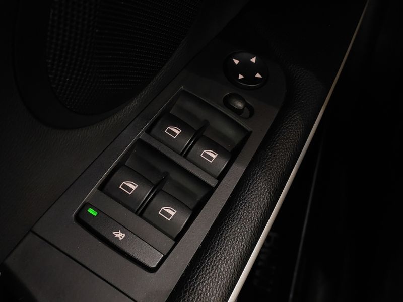 BMW 318i 2.0 SEDAN 16V GASOLINA 4P AUTOMÁTICO 2011/2012 BETIOLO NOVOS E SEMINOVOS LAJEADO / Carros no Vale BMW 318i 2.0 SEDAN 16V GASOLINA 4P AUTOMÁTICO 2011/2012 BETIOLO NOVOS E SEMINOVOS LAJEADO / Carros no Vale