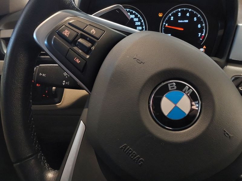 BMW X1 2.0 16V TURBO ACTIVEFLEX SDRIVE20I GP 4P AUTOMÁTICO 2021/2022 BETIOLO NOVOS E SEMINOVOS LAJEADO / Carros no Vale