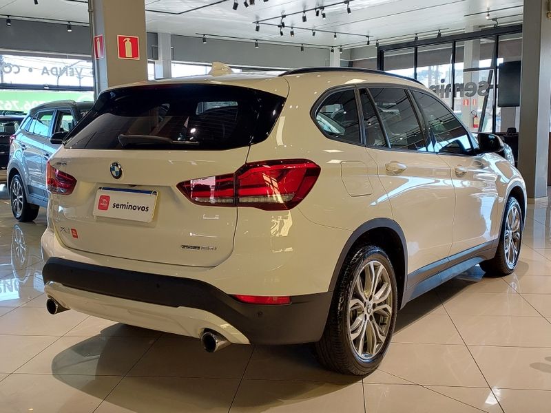 BMW X1 2.0 16V TURBO ACTIVEFLEX SDRIVE20I GP 4P AUTOMÁTICO 2021/2022 BETIOLO NOVOS E SEMINOVOS LAJEADO / Carros no Vale