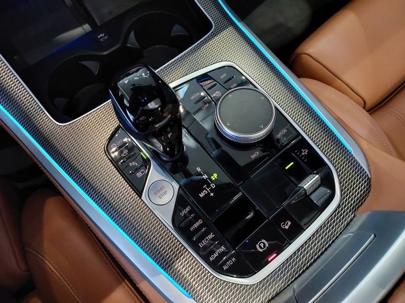 BMW X5 3.0 I6 TURBO HÍBRIDO XDRIVE45E M SPORT AUTOMÁTICO 2022/2023 BETIOLO NOVOS E SEMINOVOS LAJEADO / Carros no Vale BMW X5 3.0 I6 TURBO HÍBRIDO XDRIVE45E M SPORT AUTOMÁTICO 2022/2023 BETIOLO NOVOS E SEMINOVOS LAJEADO / Carros no Vale