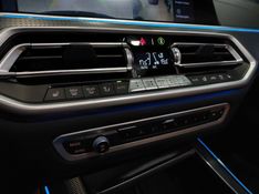 BMW X5 3.0 I6 TURBO HÍBRIDO XDRIVE45E M SPORT AUTOMÁTICO 2022/2023 BETIOLO NOVOS E SEMINOVOS LAJEADO / Carros no Vale