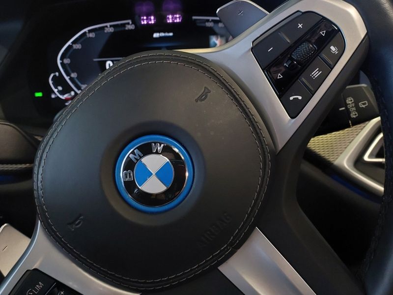 BMW X5 3.0 I6 TURBO HÍBRIDO XDRIVE45E M SPORT AUTOMÁTICO 2022/2023 BETIOLO NOVOS E SEMINOVOS LAJEADO / Carros no Vale BMW X5 3.0 I6 TURBO HÍBRIDO XDRIVE45E M SPORT AUTOMÁTICO 2022/2023 BETIOLO NOVOS E SEMINOVOS LAJEADO / Carros no Vale