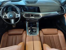 BMW X5 3.0 I6 TURBO HÍBRIDO XDRIVE45E M SPORT AUTOMÁTICO 2022/2023 BETIOLO NOVOS E SEMINOVOS LAJEADO / Carros no Vale