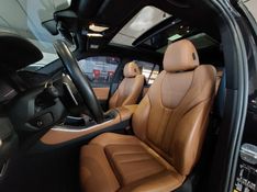 BMW X5 3.0 I6 TURBO HÍBRIDO XDRIVE45E M SPORT AUTOMÁTICO 2022/2023 BETIOLO NOVOS E SEMINOVOS LAJEADO / Carros no Vale