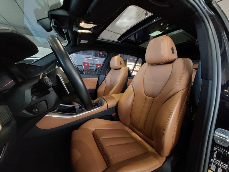 BMW X5 3.0 I6 TURBO HÍBRIDO XDRIVE45E M SPORT AUTOMÁTICO 2022/2023 BETIOLO NOVOS E SEMINOVOS LAJEADO / Carros no Vale BMW X5 3.0 I6 TURBO HÍBRIDO XDRIVE45E M SPORT AUTOMÁTICO 2022/2023 BETIOLO NOVOS E SEMINOVOS LAJEADO / Carros no Vale