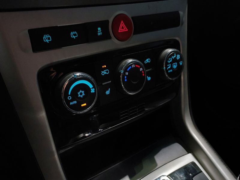 Chevrolet CAPTIVA 2.4 SFI ECOTEC FWD 16V GASOLINA 4P AUTOMÁTICO 2012/2012 BETIOLO NOVOS E SEMINOVOS LAJEADO / Carros no Vale Chevrolet CAPTIVA 2.4 SFI ECOTEC FWD 16V GASOLINA 4P AUTOMÁTICO 2012/2012 BETIOLO NOVOS E SEMINOVOS LAJEADO / Carros no Vale