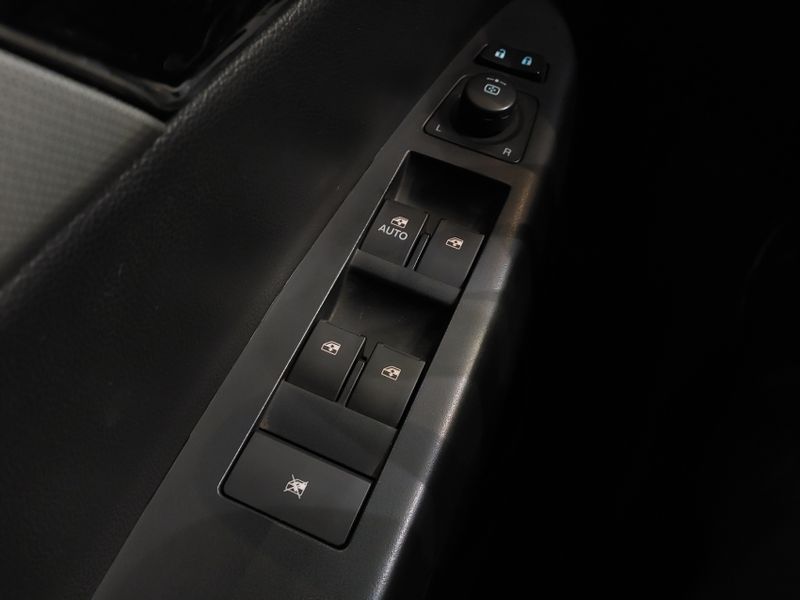 Chevrolet CAPTIVA 2.4 SFI ECOTEC FWD 16V GASOLINA 4P AUTOMÁTICO 2012/2012 BETIOLO NOVOS E SEMINOVOS LAJEADO / Carros no Vale Chevrolet CAPTIVA 2.4 SFI ECOTEC FWD 16V GASOLINA 4P AUTOMÁTICO 2012/2012 BETIOLO NOVOS E SEMINOVOS LAJEADO / Carros no Vale